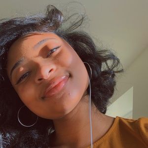 Meet your Posher, Mia